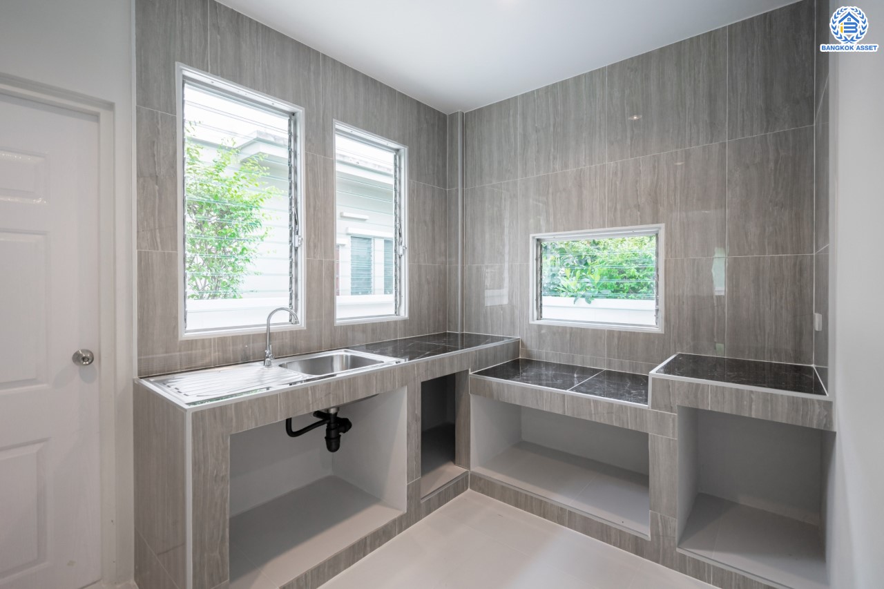 บ้านมือสองตกแต่งใหม่ แบรนด์ L&H ม.พฤกษ์ลดา ติวานนท์-ราชพฤกษ์ เนื้อที่ 52.6 ตร.ว. ฟังก์ชัน 3 ห้องนอน 2 ห้องน้ำ จอดรถได้ 2 คัน บนทำเลติดใหญ่ ถนน 345 ต่อเนื่อง ถ.ราชพฤกษ์ เชื่อมต่อหลายเส้นทาง ใกล้ทางด่วน "ศรีสมาน"